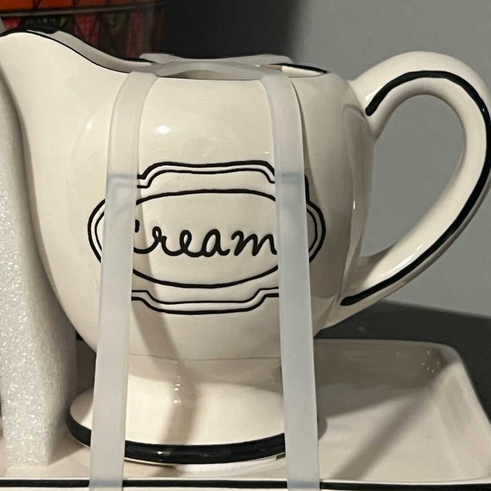 ‼️SOLD‼️Cream and Sugar Set with Tray - Picture 6 of 7